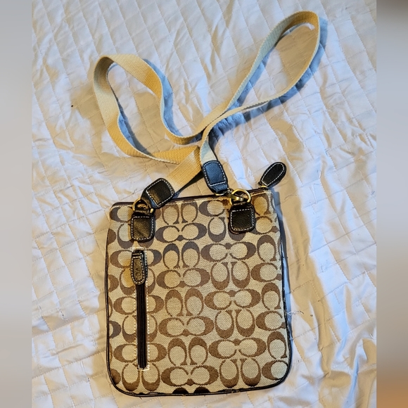 Coach Bag - Picture 2 of 4